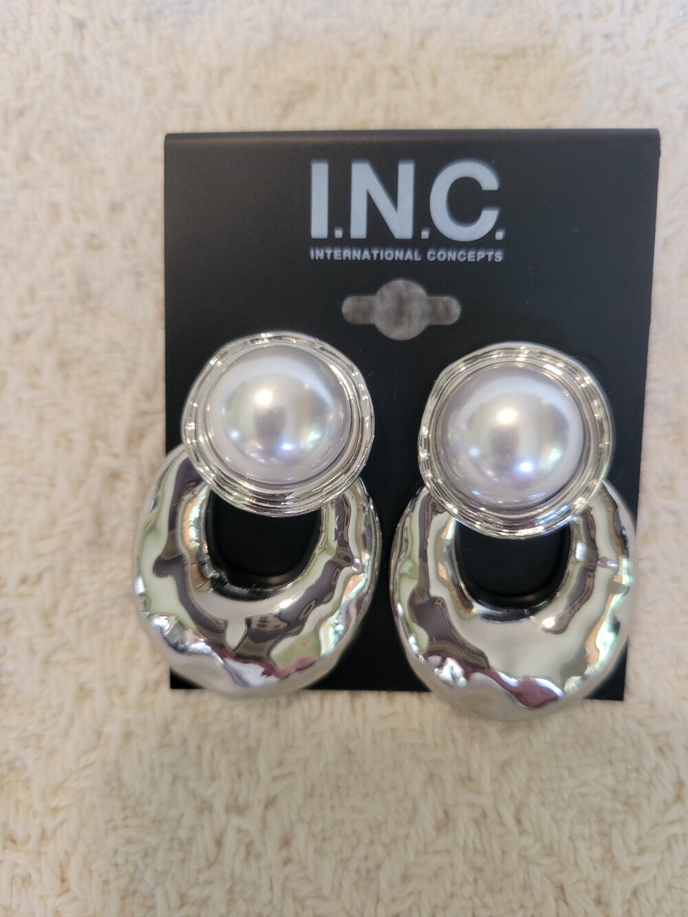 NWOT INC International Concepts Silver Tone Pearl Drop Earrings 1.5"